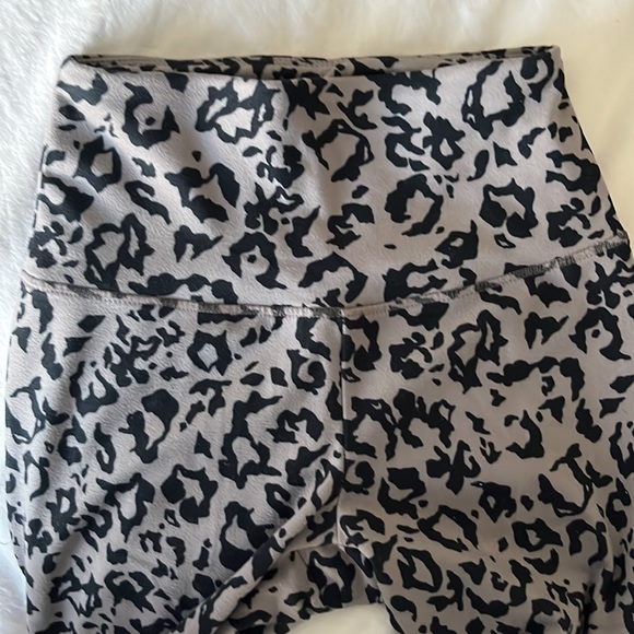 Comfty leggings cheetah print size Xs - Picture 3 of 3